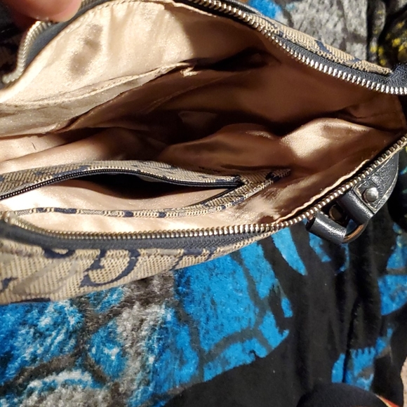 Guess G print purse  👜 - Picture 3 of 5